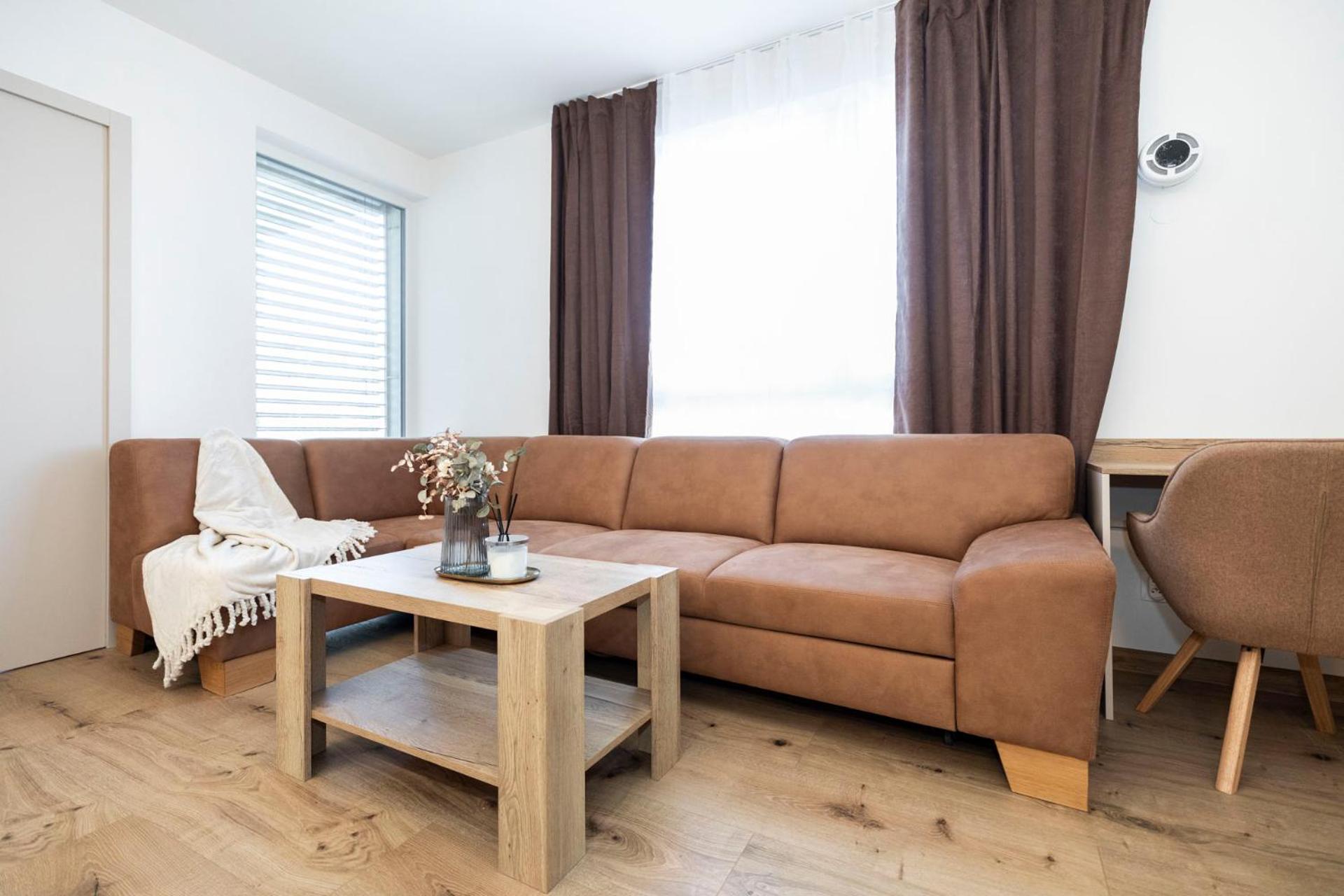 Alure Residences 9 & 24H Self Check-In, Private Parking In Front Of The Apartment Building Included, New Building, Terrace, The Apartment Building Has Its Own Park With A Lake And Outdoor Fitness, Children'S Playground, City Center Banská Bystrica Extérieur photo