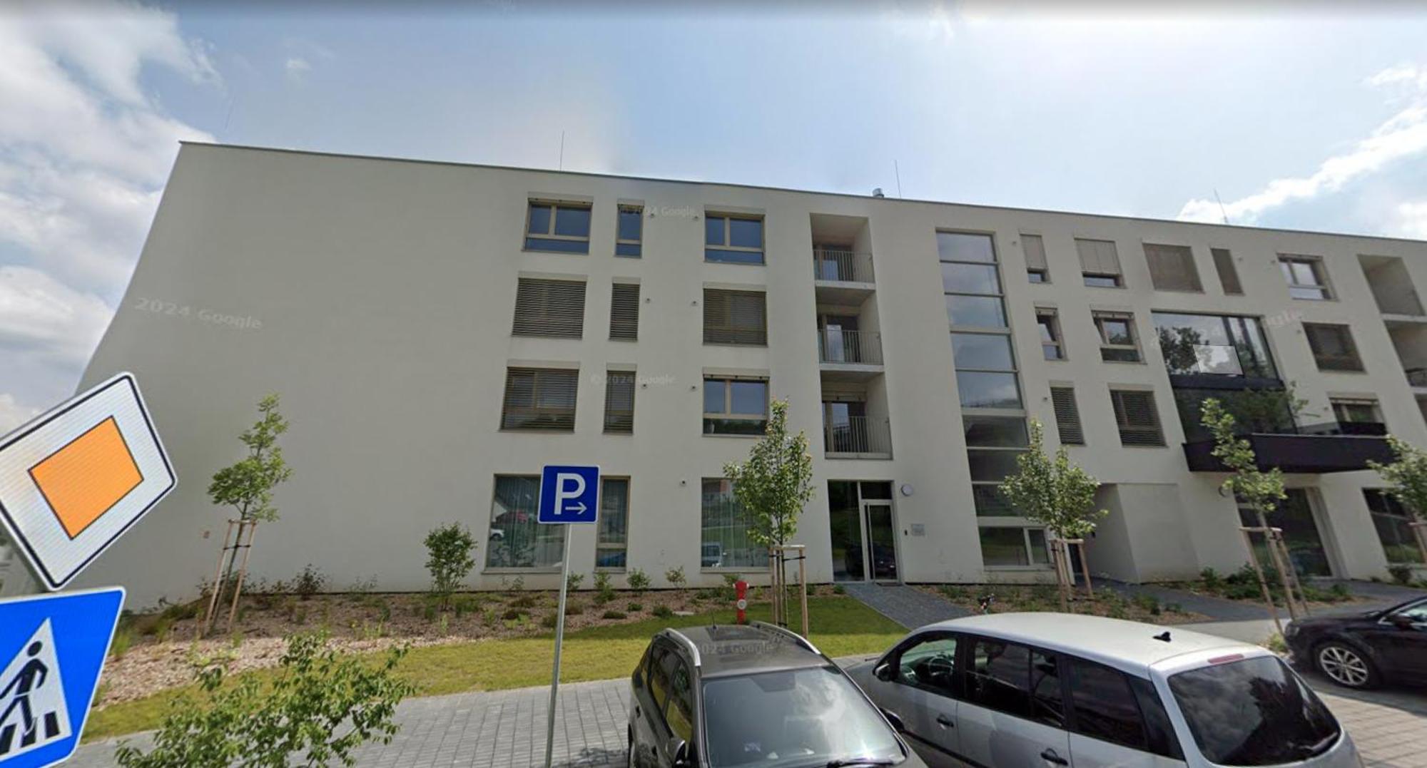 Alure Residences 9 & 24H Self Check-In, Private Parking In Front Of The Apartment Building Included, New Building, Terrace, The Apartment Building Has Its Own Park With A Lake And Outdoor Fitness, Children'S Playground, City Center Banská Bystrica Extérieur photo